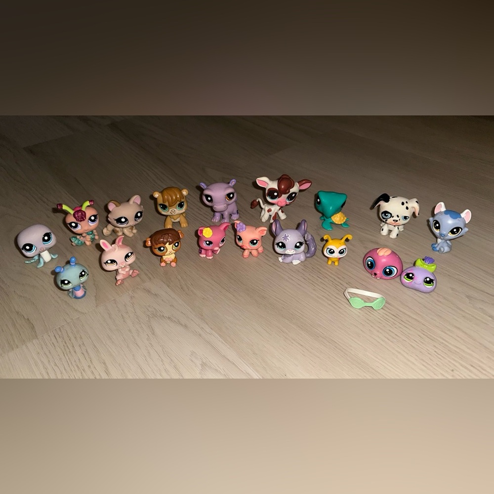 18 Vintage Littlest pet shop LPS dogs cat Pigs Chinchilla Seal Rhino Cow Figures